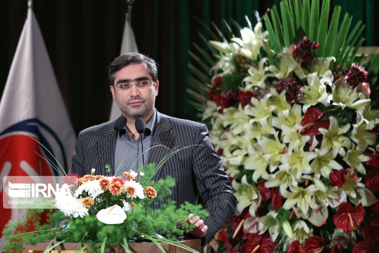 معاون وزیر صمت : چراغ ۲ هزار کارخانه راکد کشور روشن می
شود
