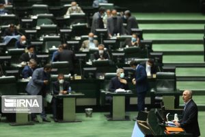 وزیر اقتصاد به اجرای قانون مالیات بر ارزش افزوده تاکید
کرد