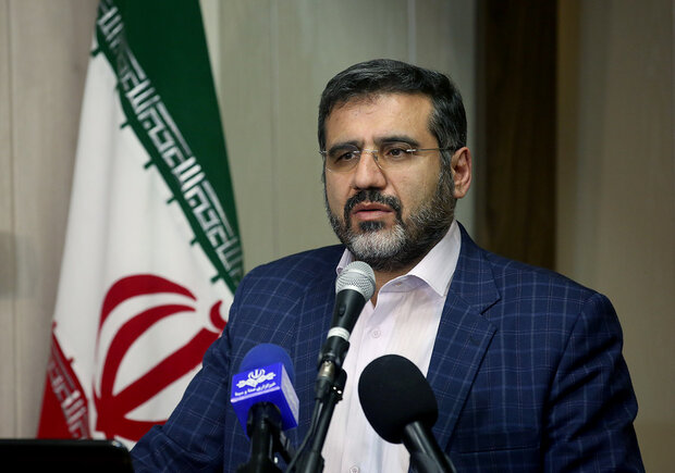 دیدار وزیر ارشاد با هنرمند مسیحی