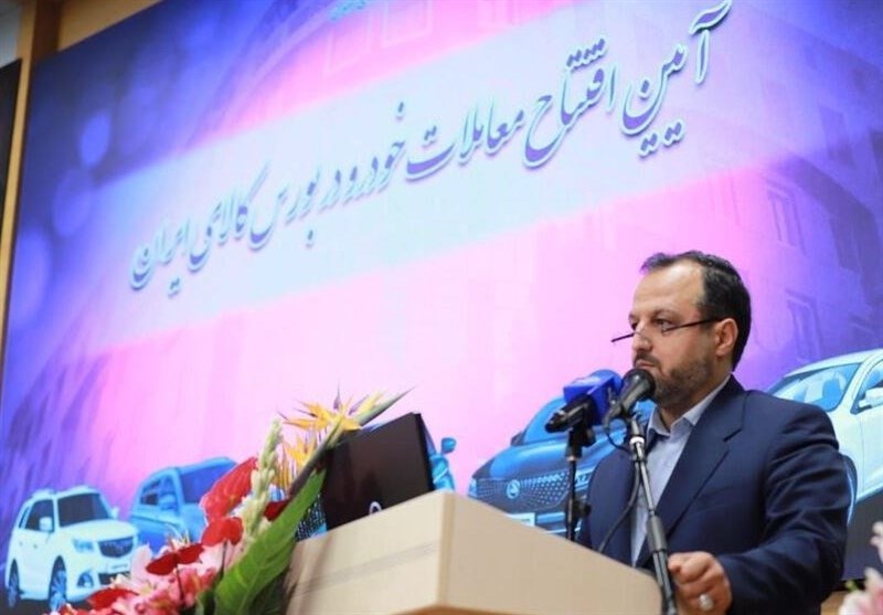 وزیر اقتصاد: جریان های متعددی خوش نداشتند عرضه خودرو شفاف و
رقابتی شود/ املاک و مستغلات در راهند