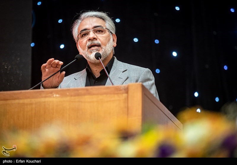 اما و اگرهای افشای قرارداد سرخابی‌ها / قربان زاده: شفافیت
استقلال و پرسپولیس باید تدریجی باشد