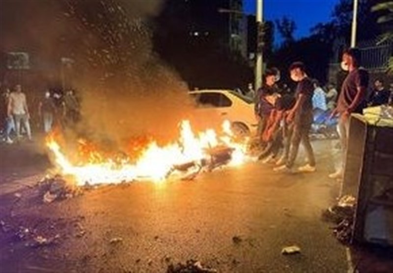 2 محور مغفول در بیانیه‌ی 5 اقتصاددان اصلاح طلب/ برای شروع و
جبران، آشوب‌های خشن اخیر را محکوم کنید
