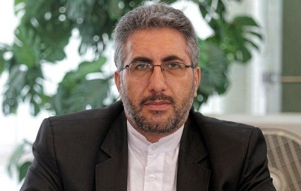 آمادگی تعزیرات حکومتی برای ورود به گرانفروشی خودروهای
مونتاژی/ وزارت صمت باید گزارش کند
