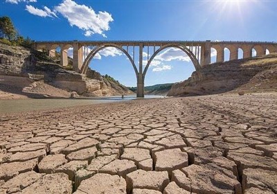 افزایش انتشار کربن منجر به تشدید خشکسالی‌های ناگهانی
می‌شود