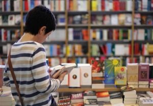 حذف قیمت از پشت جلد کتاب‌ها/ افسارگسیختگی بازار کاغذ به نشر
رسید