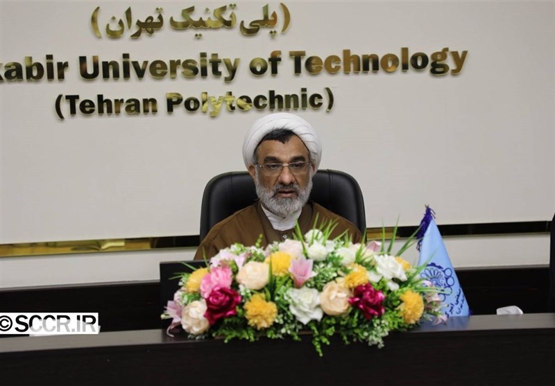خسروپناه: وحدت حوزه و دانشگاه از طریق تعامل حوزویان و
دانشگاهیان نخبه در حل مسائل شکل می‌گیرد