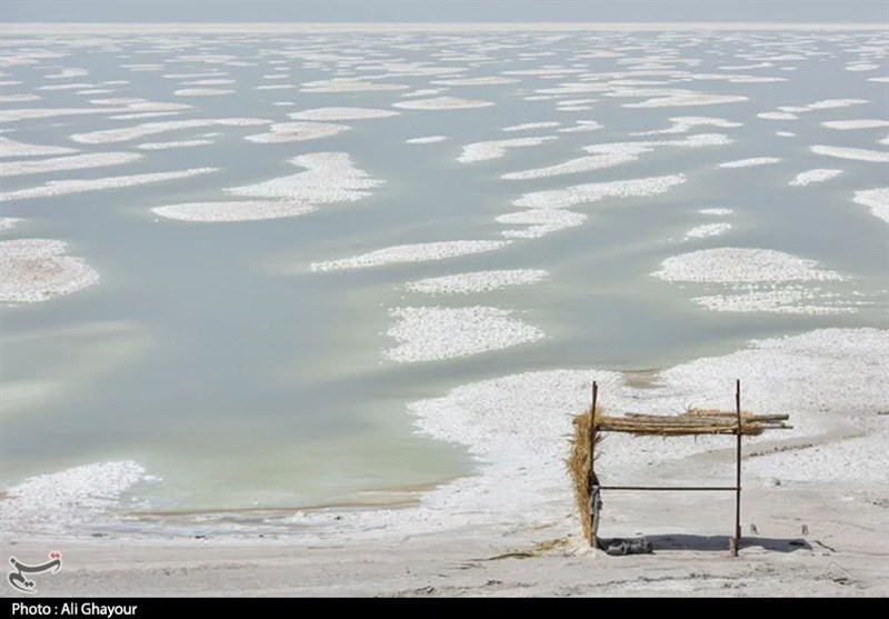 دریاچه ارومیه تبدیل به "جزیره حرارتی" شده است!/ تأمین حقابه دریاچه با کاهش ۴۰ درصدی آب کشاورزی