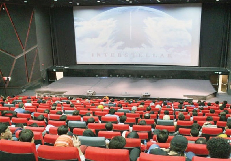 سینما هنوز نمرده است / تجربه مشترک تماشای فیلم در سالن‌ها و
چراغ روشن سینما