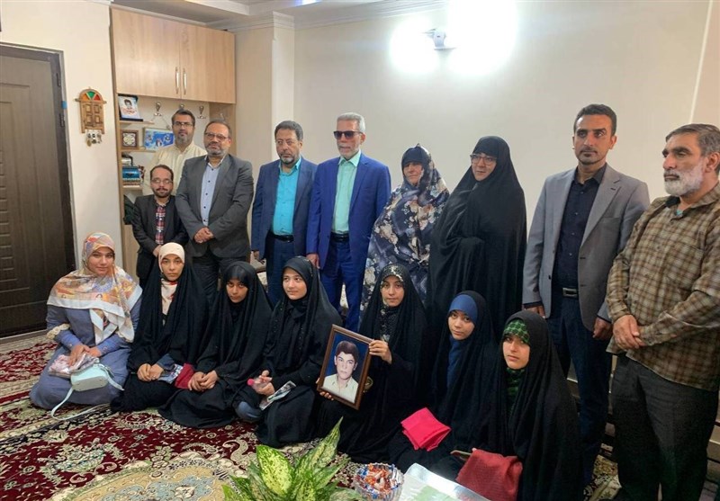 «نوجوانان رستایی» 2 همرزم دفاع مقدس را بهم رساندند/ تجلیل از
مادر شهید نوایی لواسانی با اجرای نوجوانان