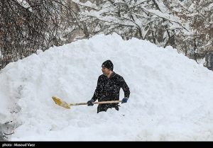 هواشناسی ایران 1402/10/30؛ افزایش آلودگی هوا در کلان‌شهرها/ هشدار بارش سنگین برف و باران در 7 استان