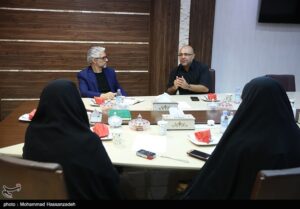 وردیانی: درک درستی از موضوع مدافعان حرم در جامعه وجود ندارد/
پورواجد: هنوز خیلی‌ها می‌پرسند چرا باید رزمندگان ما خارج از مرز
می‌جنگیدند؟