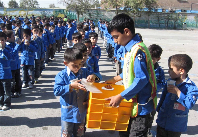 وزارت بهداشت: پیگیر توزیع رایگان شیر و لبنیات در مدارس
هستیم