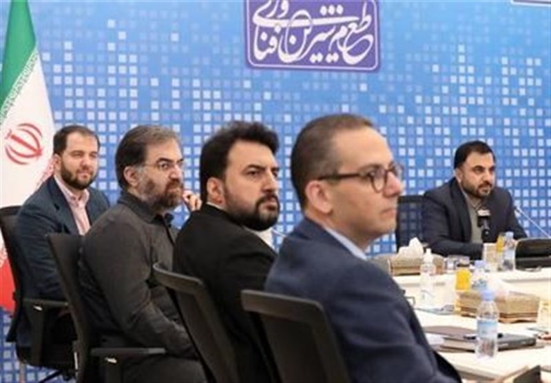 وزیر ارتباطات: باید تجربه کاربری مردم در حوزه ارتباطی را
بهبود ببخشیم