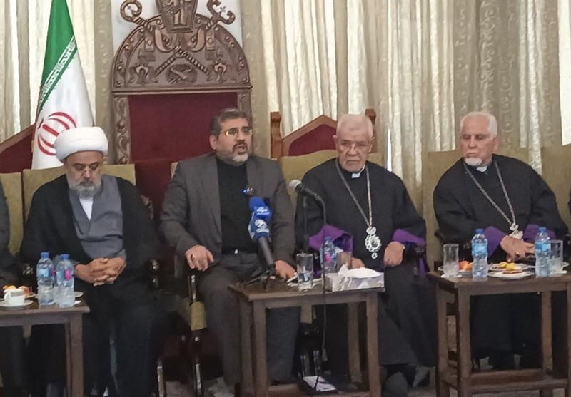 وزیر ارشاد: تمدن منحوس غرب ادب خود را با توهین به مقدسات
نشان داد