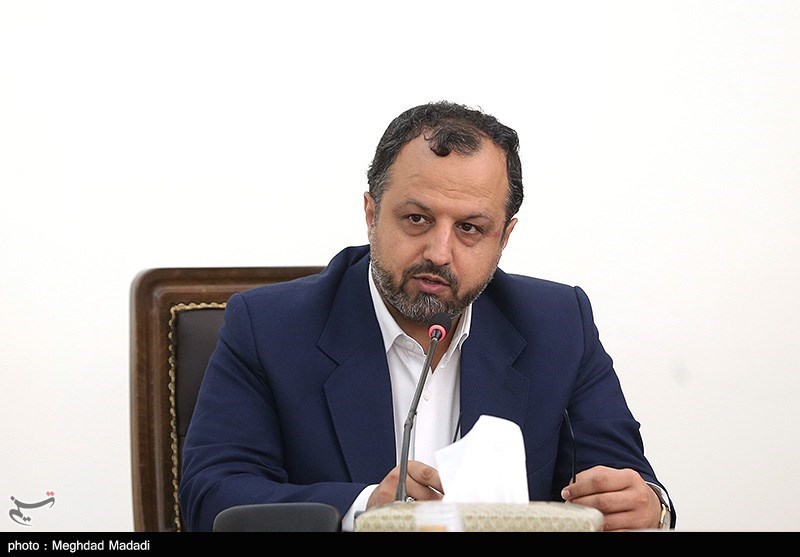 وزیر اقتصاد: 1 میلیارد دلار ارز طی 1 ماه گذشته تخصیص پیدا
کرده است